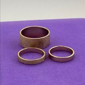 💛 Set of Three Textured Gold Plated Rings